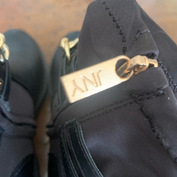 Boots Women's Size 9 Ankle Black Gold Zip up Jones New York - Picture 8 of 8